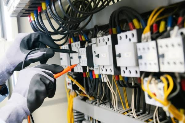 كهربائي حي العروبة الدمام: خدمة تراعي طابع الحي الإداري والسكني المختلط